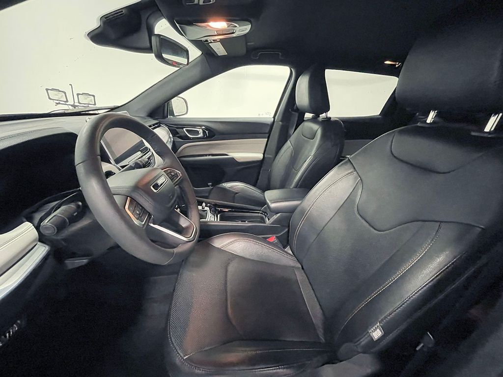 2023 Jeep Compass Limited photo 2