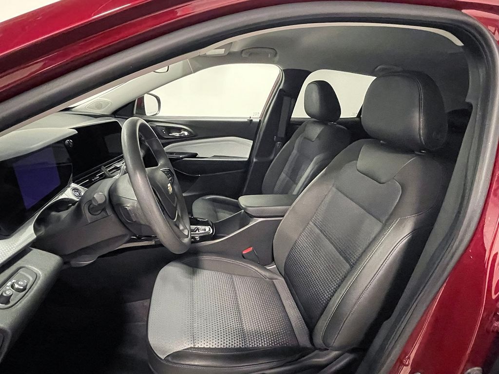 Used 2024 Chevrolet Trax LT SUV