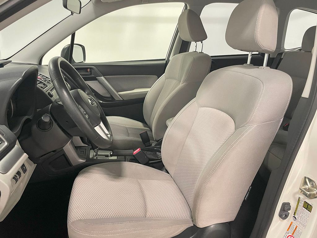 2017 Subaru Forester 2.5i photo 2