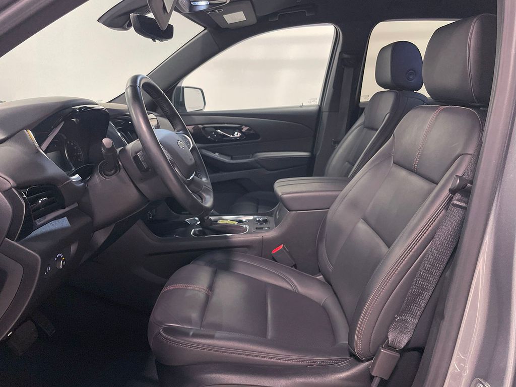 2023 Chevrolet Traverse RS photo 2