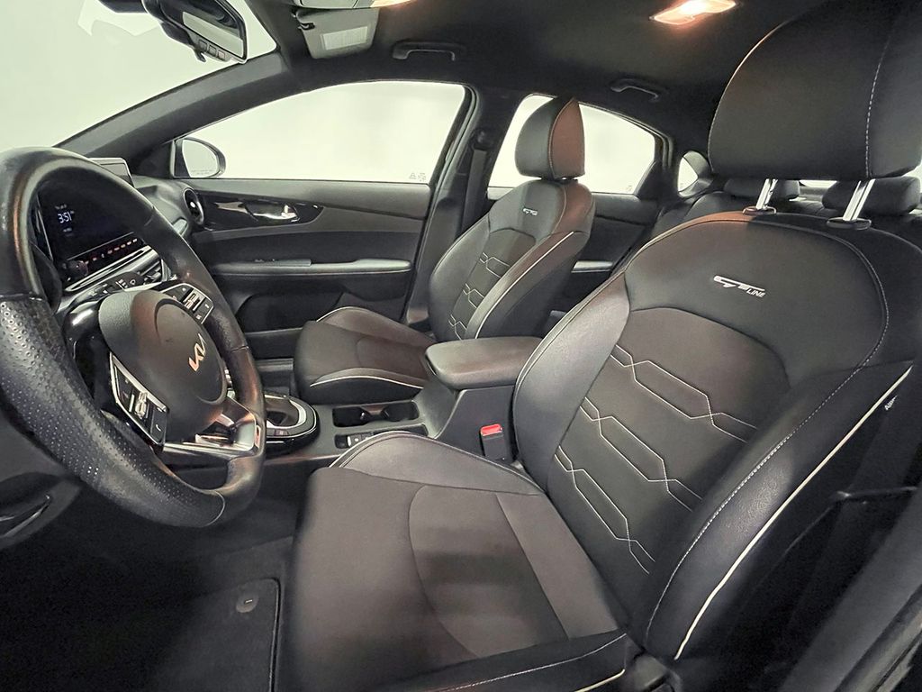 2023 Kia Forte GT-Line photo 2