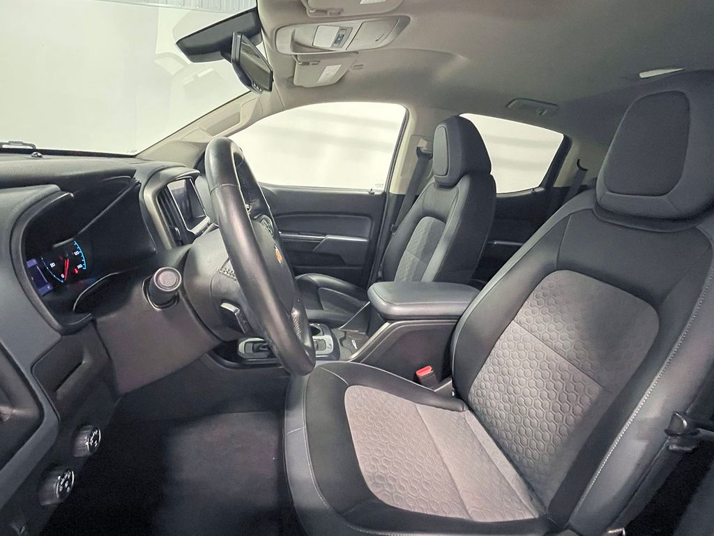 2019 Chevrolet Colorado Z71 photo 2