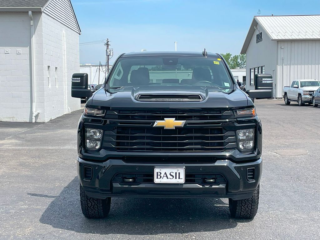 2025 Chevrolet Silverado 2500HD Custom photo 2