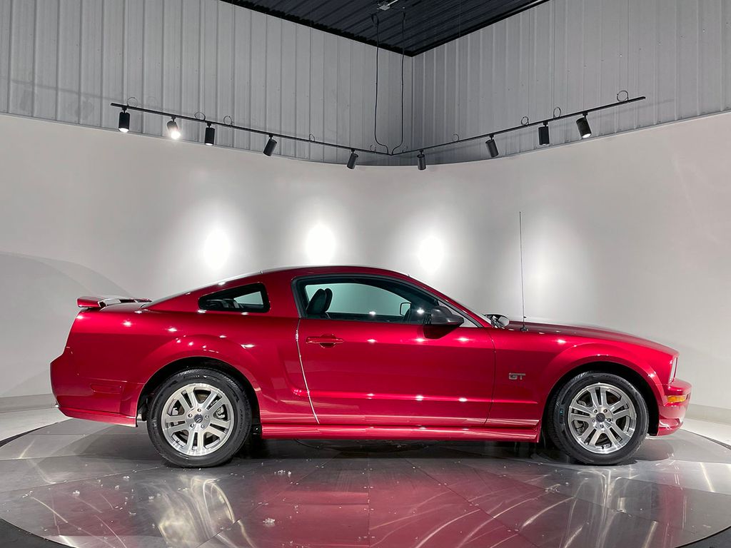 2005 Ford Mustang GT photo 4