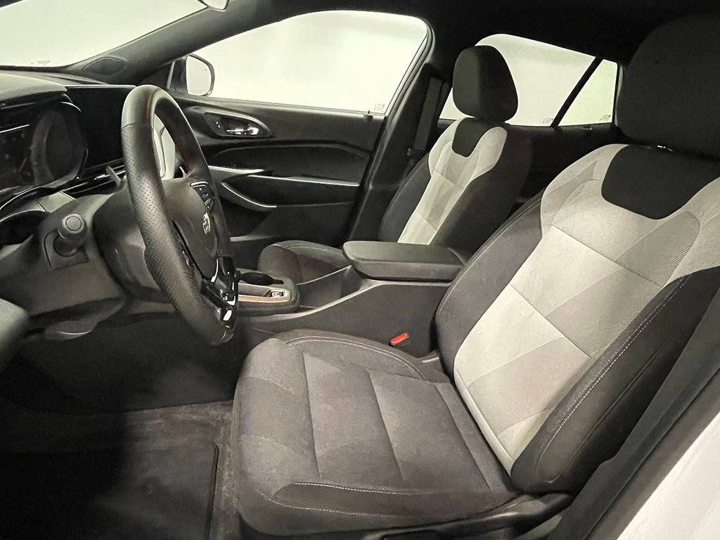 2024 Chevrolet Trax photo 2