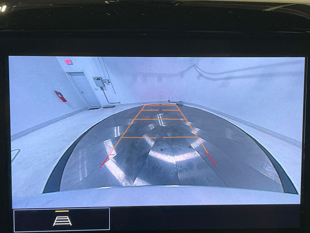 2023 Chevrolet Traverse Leather photo 2