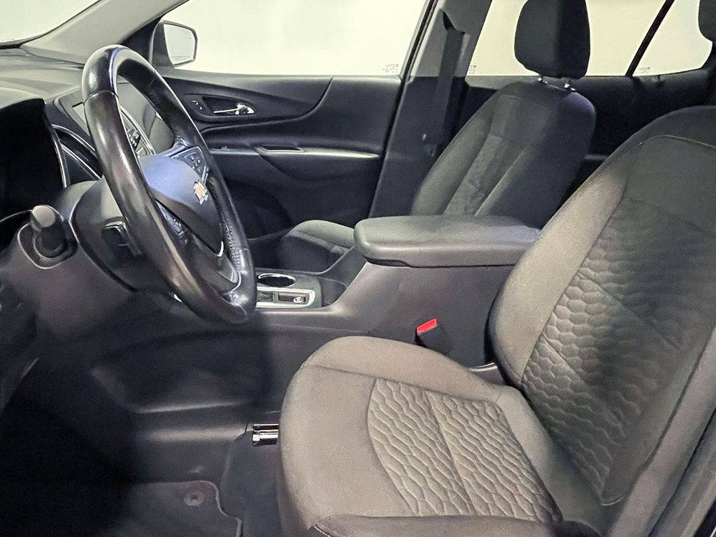 2020 Chevrolet Equinox LT photo 2