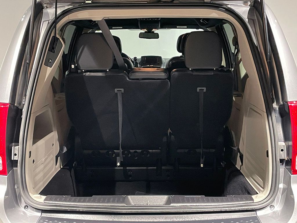 2020 Dodge Grand Caravan SXT photo 3