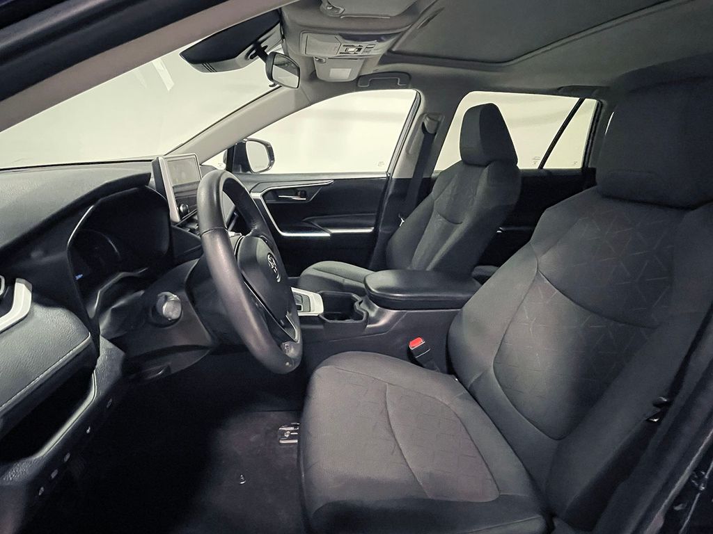 2023 Toyota RAV4 XLE photo 2