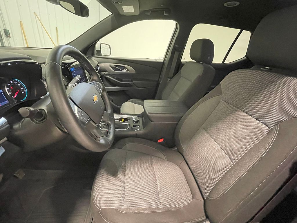 2023 Chevrolet Traverse photo 2