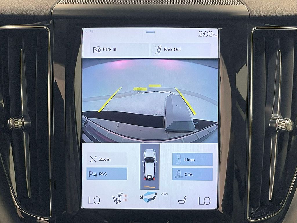2019 Volvo XC60 T5 Momentum photo 2