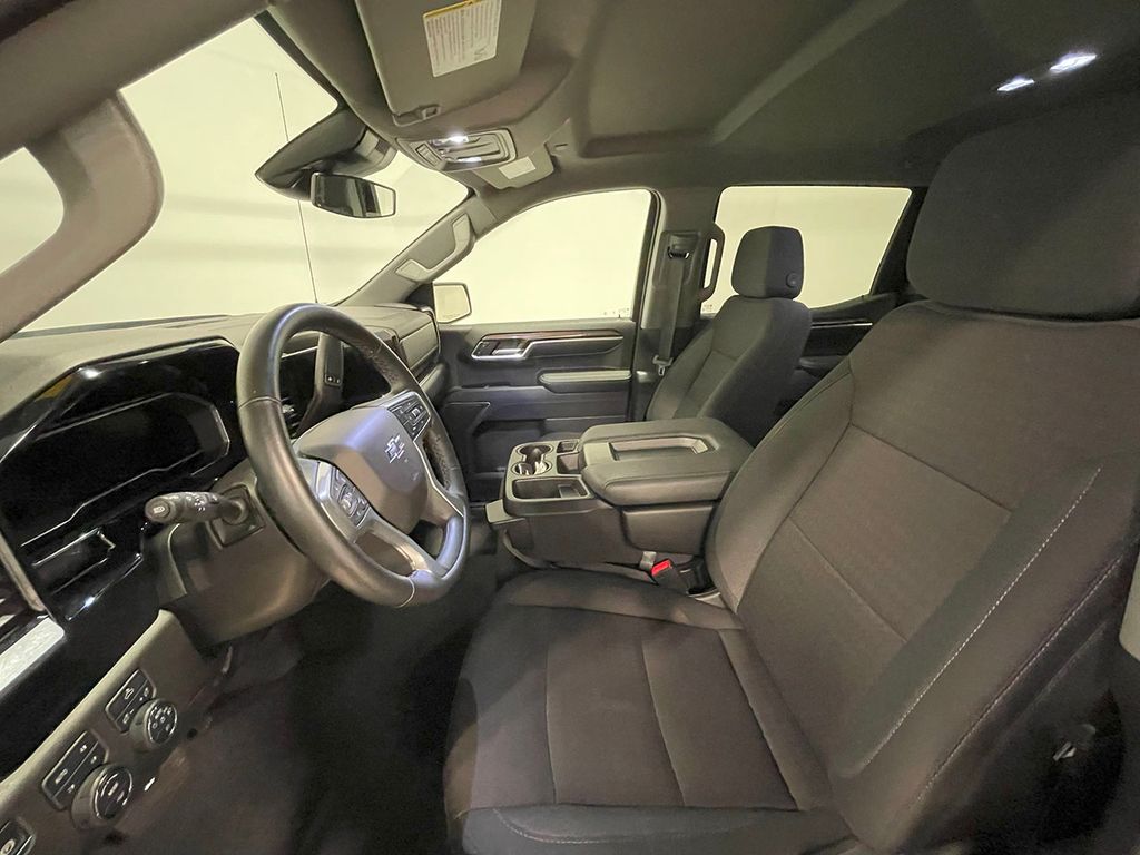 2024 Chevrolet Silverado 1500 RST photo 2