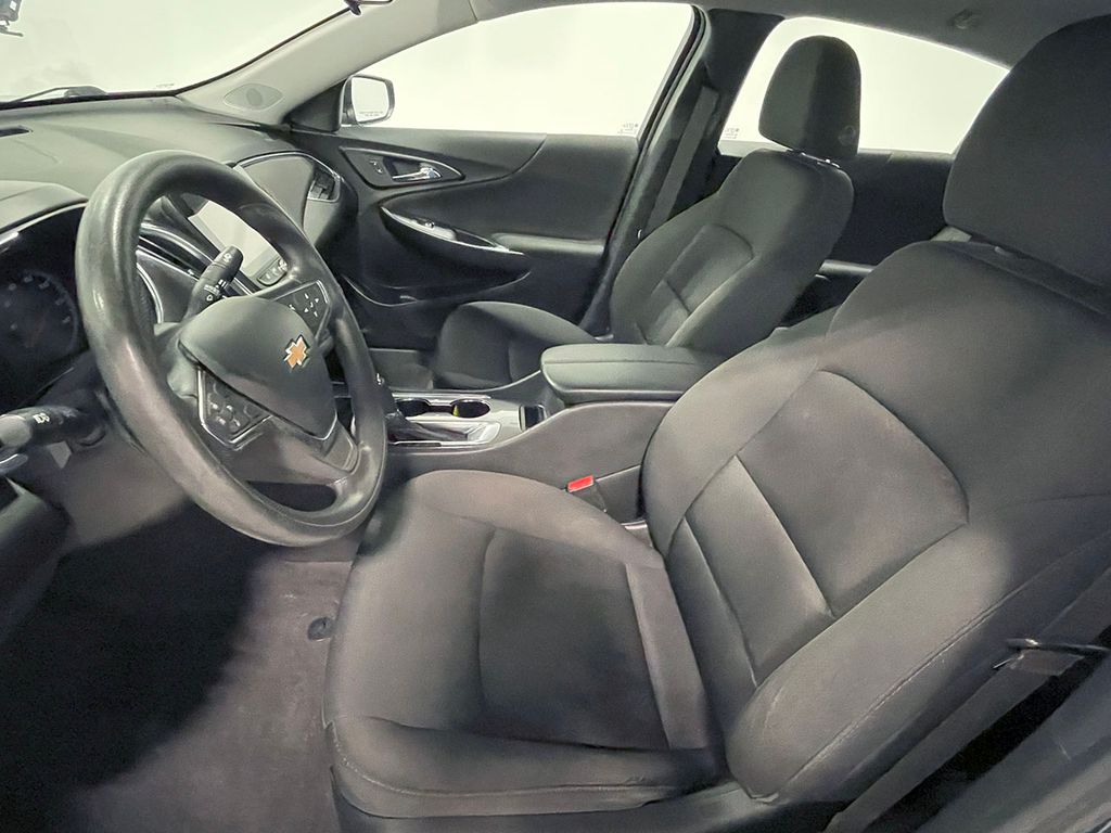 2020 Chevrolet Malibu 1LT photo 2
