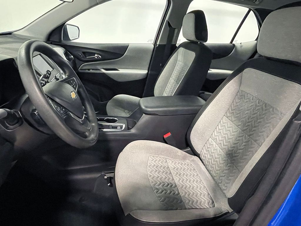 2024 Chevrolet Equinox LS photo 2
