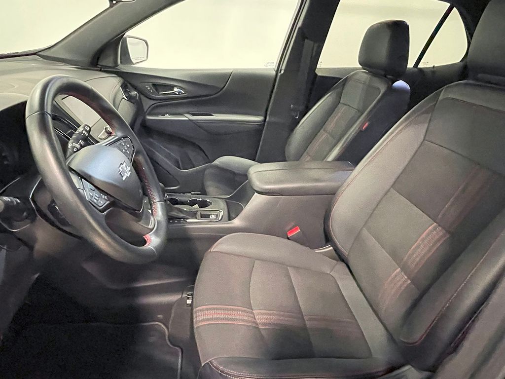 2023 Chevrolet Equinox RS photo 2
