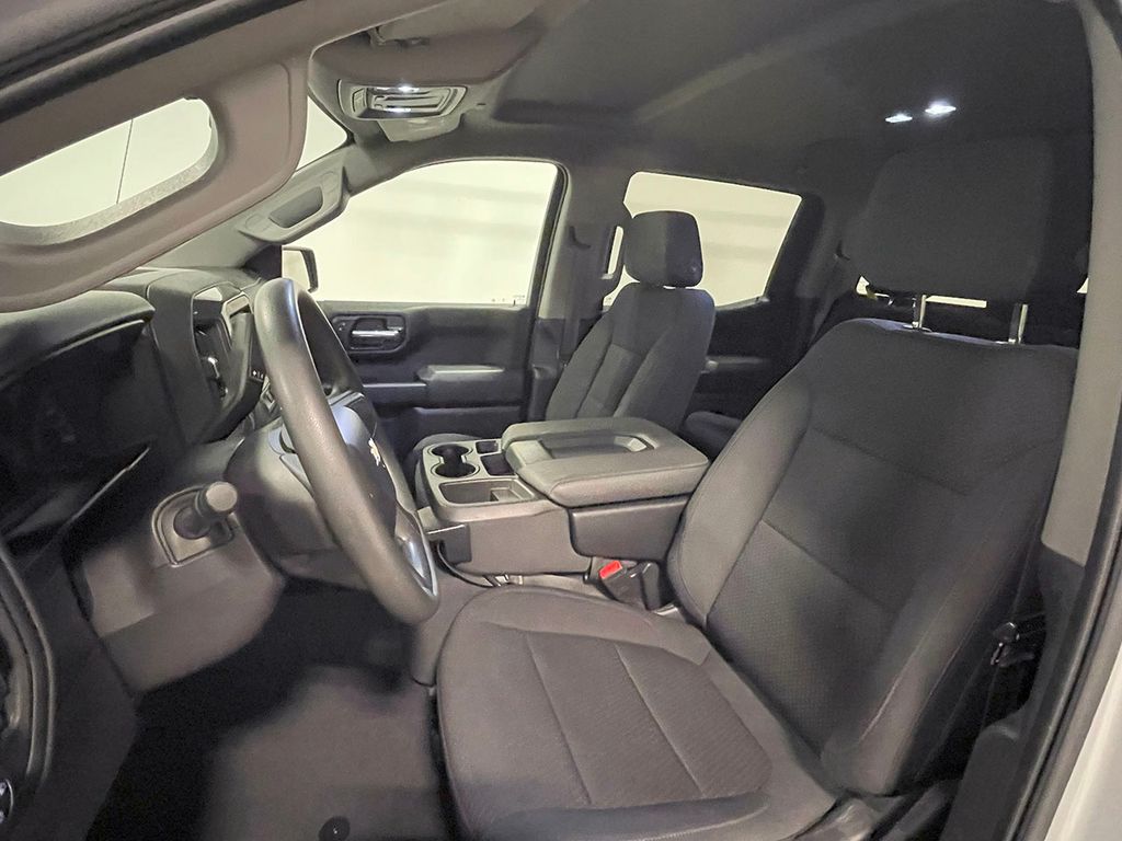 2021 Chevrolet Silverado 1500 Custom photo 2