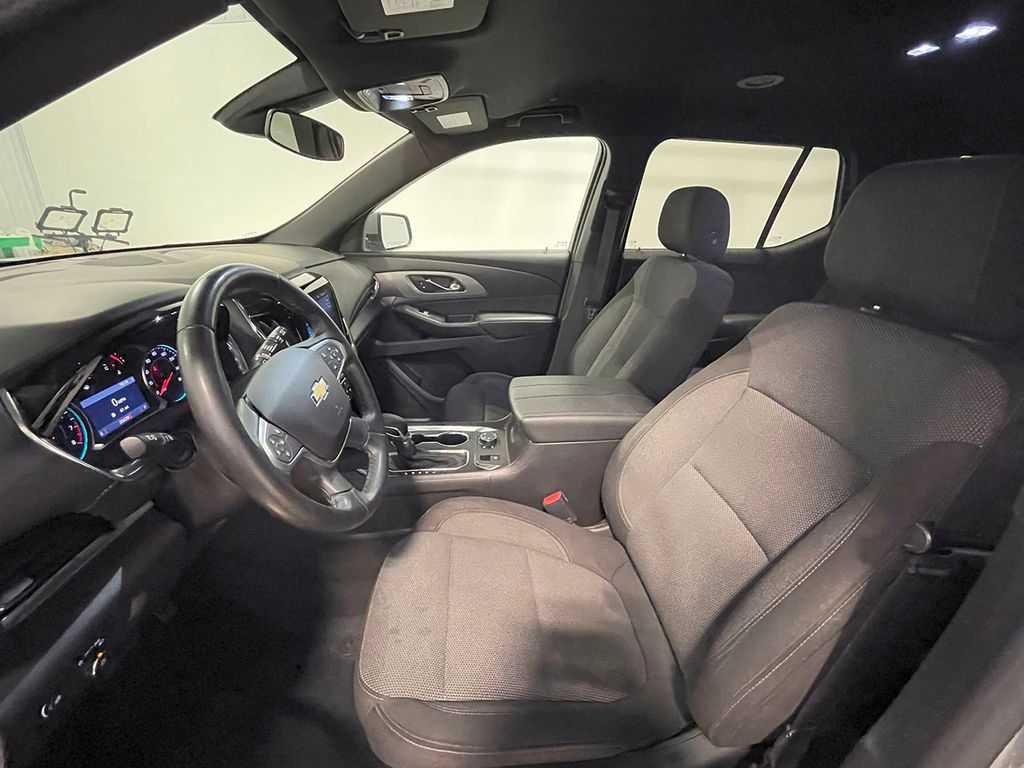 2023 Chevrolet Traverse photo 2