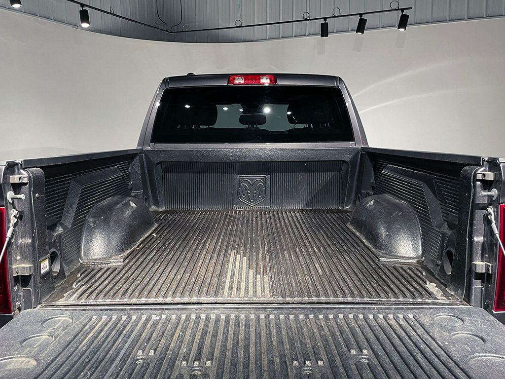 2022 Ram 1500 Classic Warlock photo 3