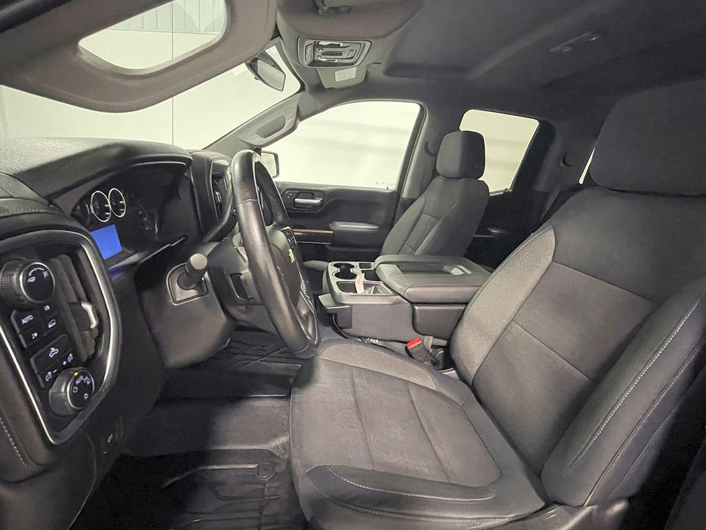 2019 Chevrolet Silverado 1500 LT photo 2
