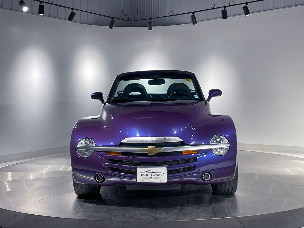 2004 Chevrolet SSR Base photo 3