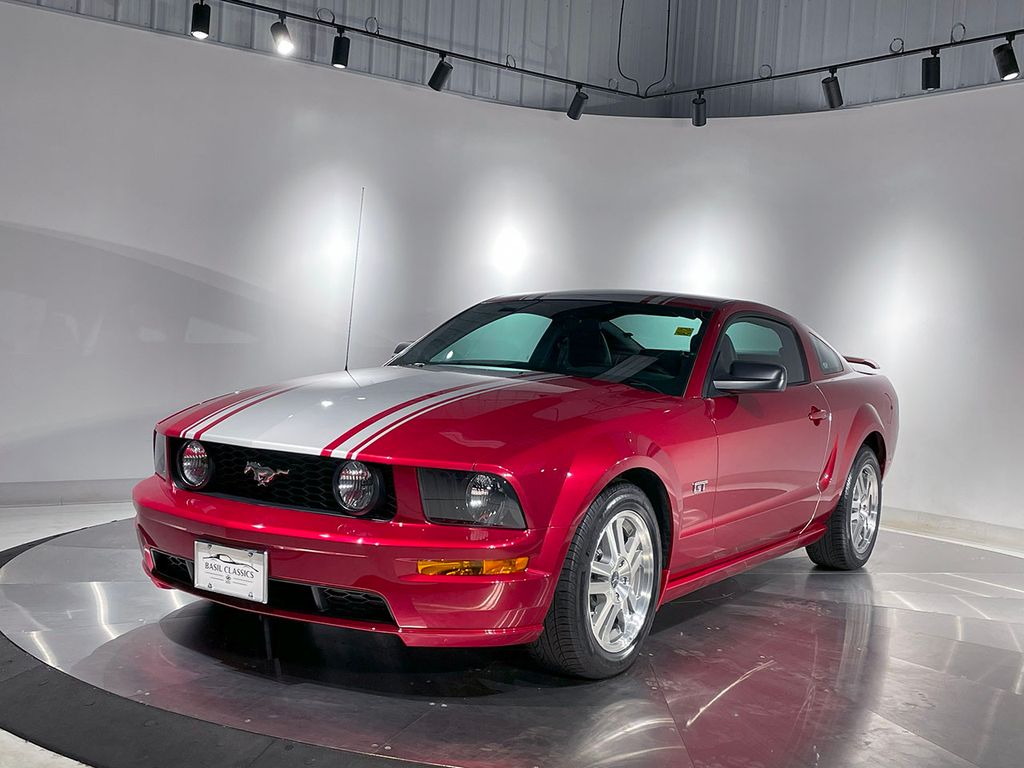 2005 Ford Mustang GT photo 2