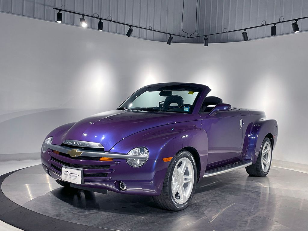 2004 Chevrolet SSR Base photo 2
