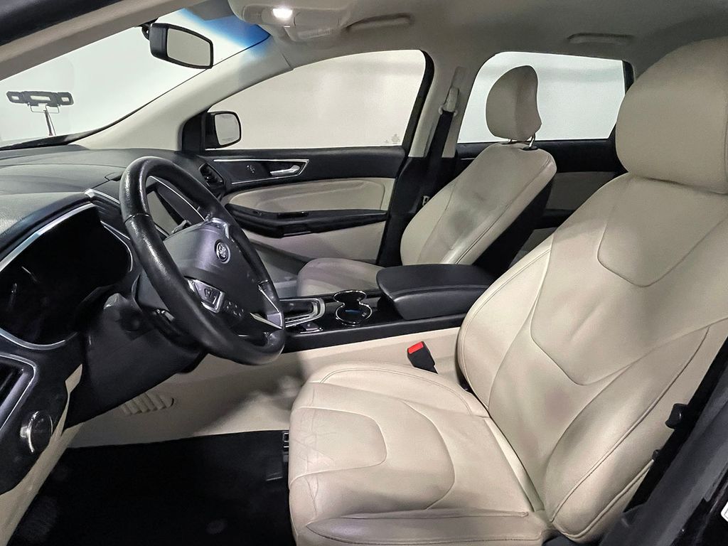 2017 Ford Edge Titanium photo 2