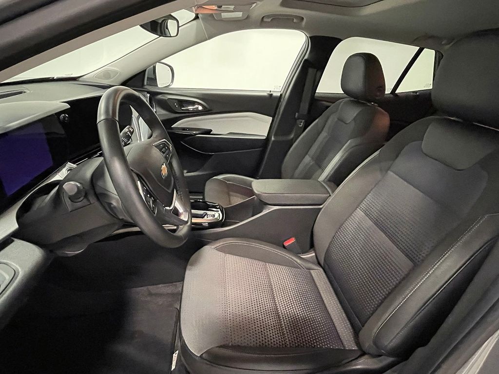 Used 2024 Chevrolet Trax LT SUV