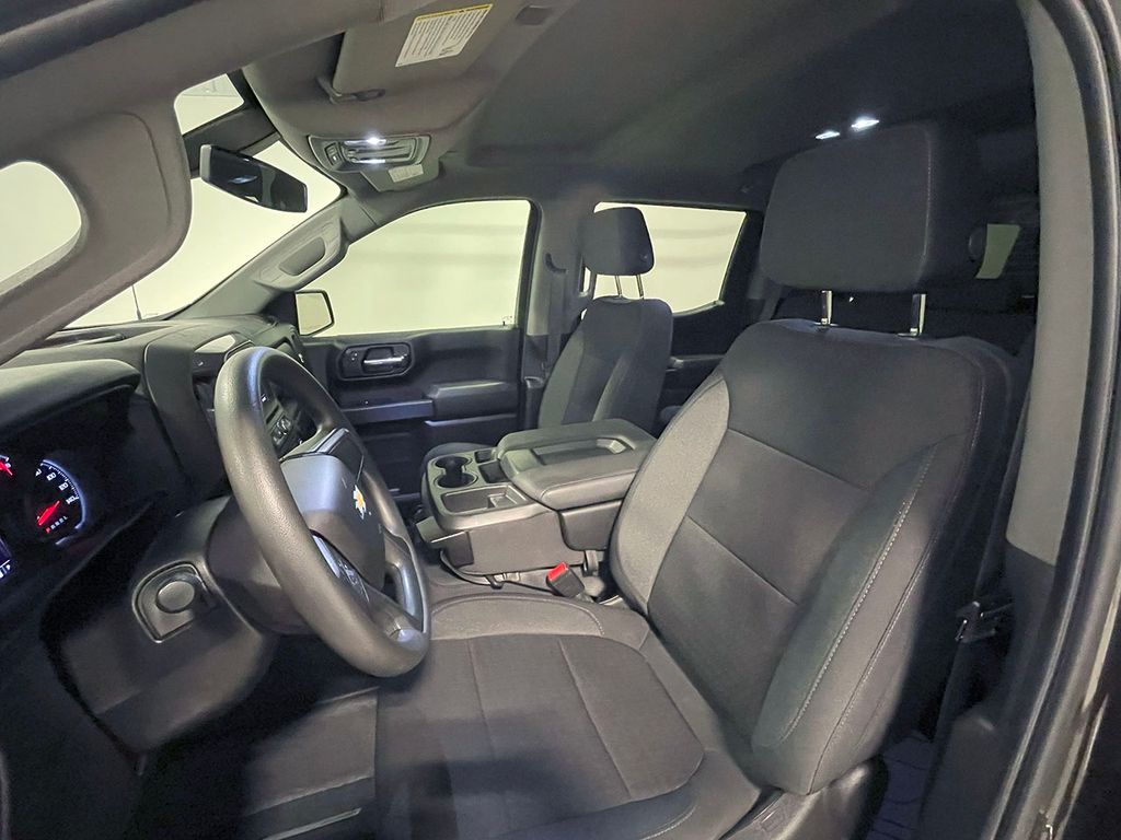 2022 Chevrolet Silverado 1500 Custom photo 2