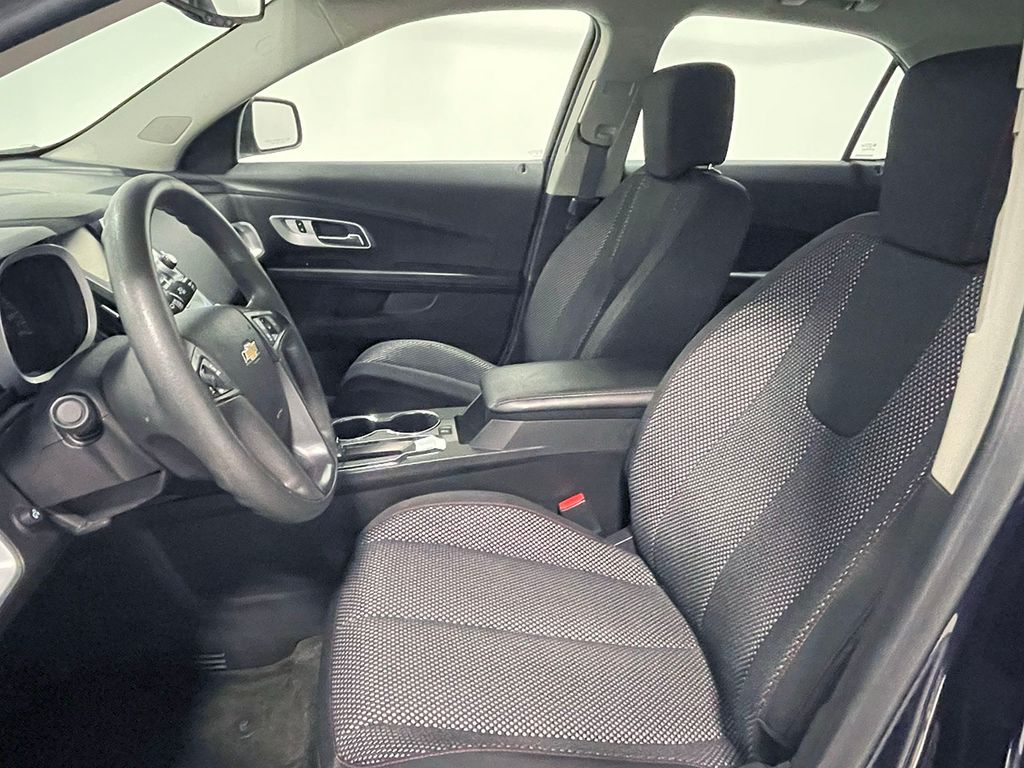 2017 Chevrolet Equinox LS photo 2