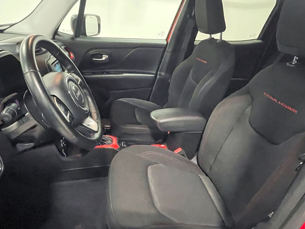 2017 Jeep Renegade Trailhawk photo 2