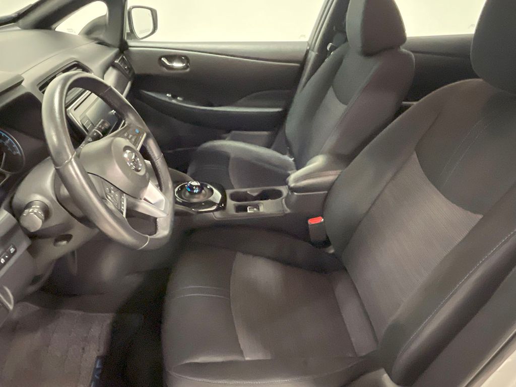 2018 Nissan Leaf SV photo 2