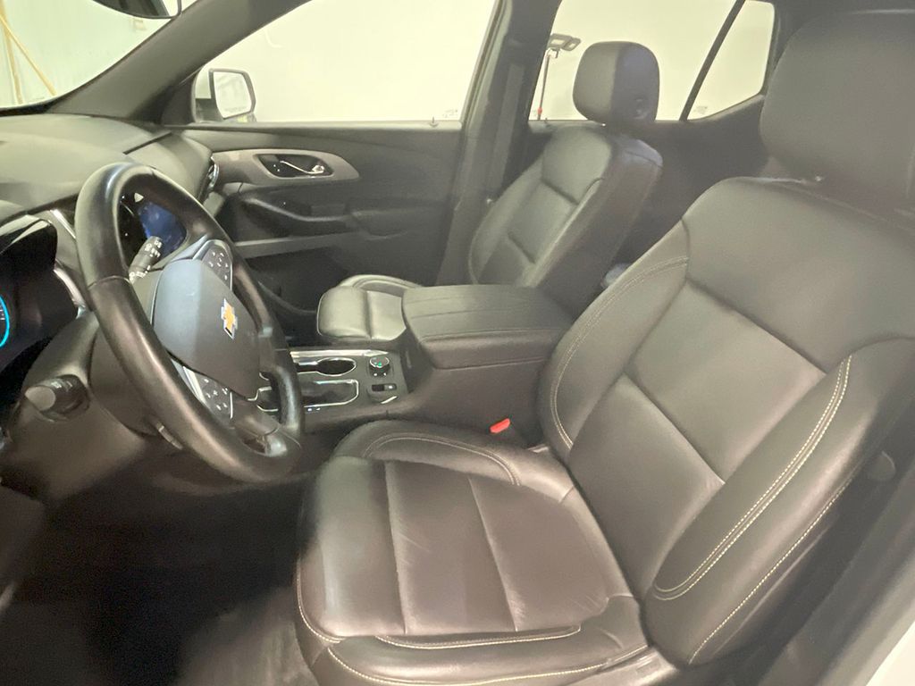 2023 Chevrolet Traverse Leather photo 2