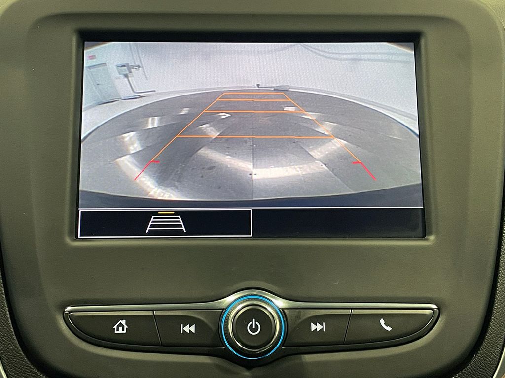 2023 Chevrolet Equinox LS photo 3