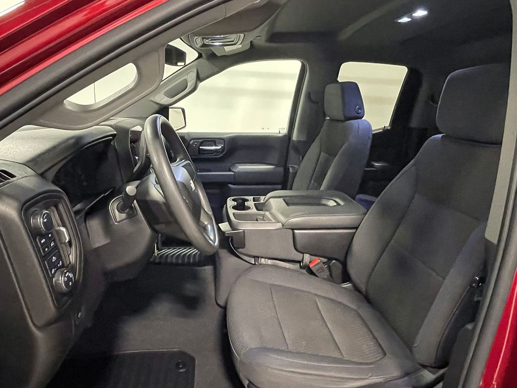 2020 Chevrolet Silverado 1500 Custom photo 2