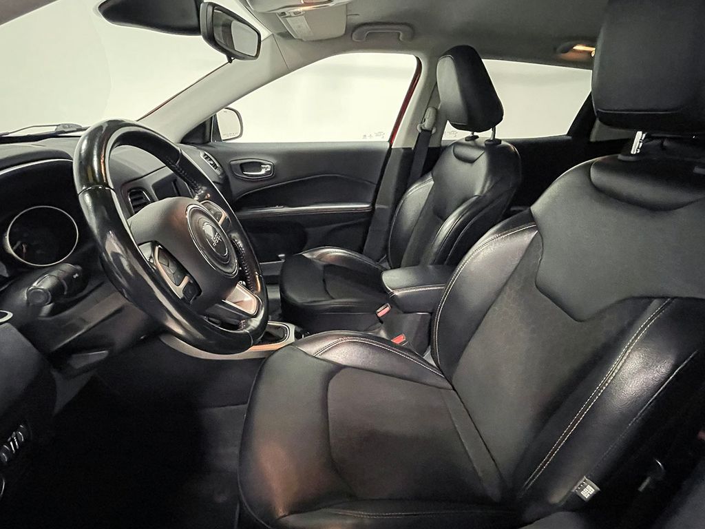 2020 Jeep Compass Latitude photo 2