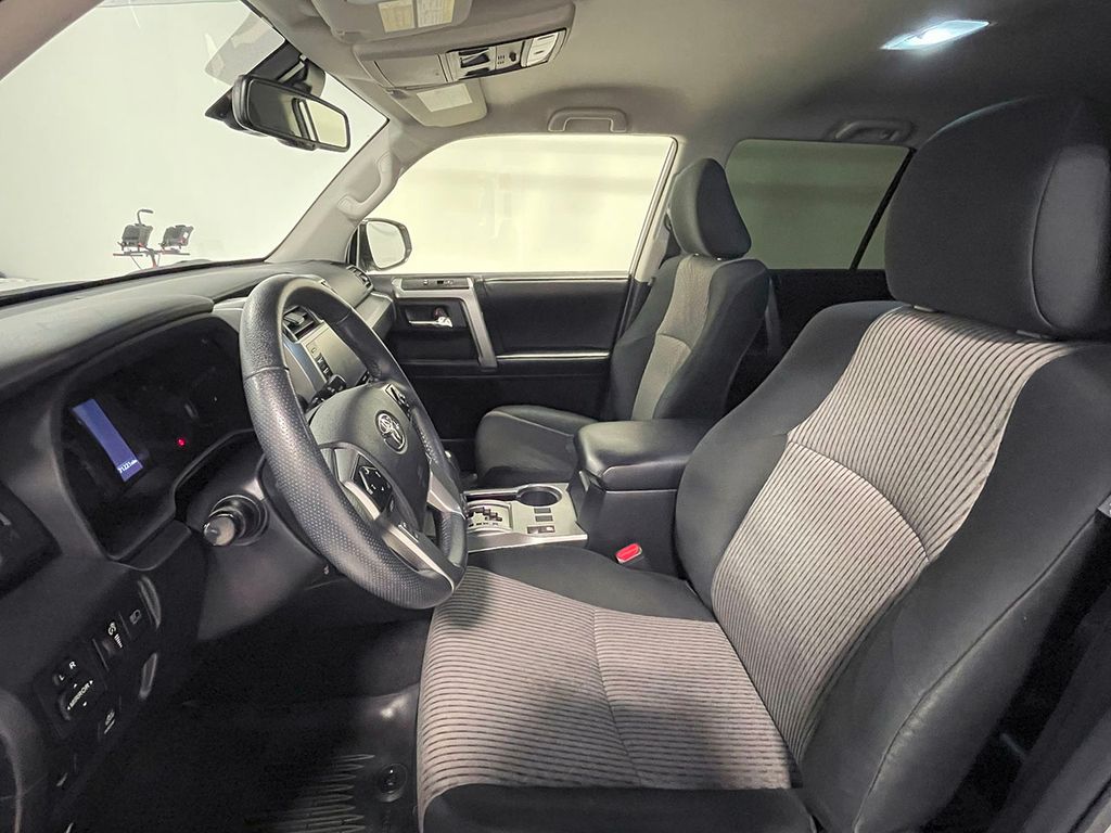 2021 Toyota 4Runner SR5 photo 2