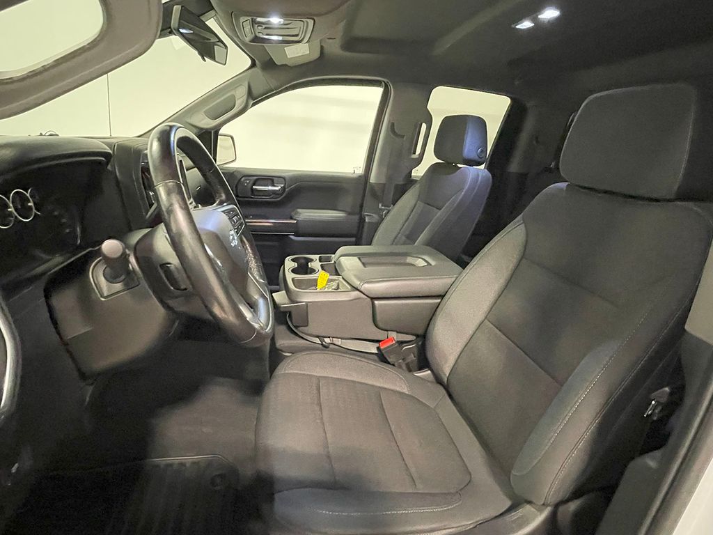 2020 Chevrolet Silverado 1500 RST photo 2