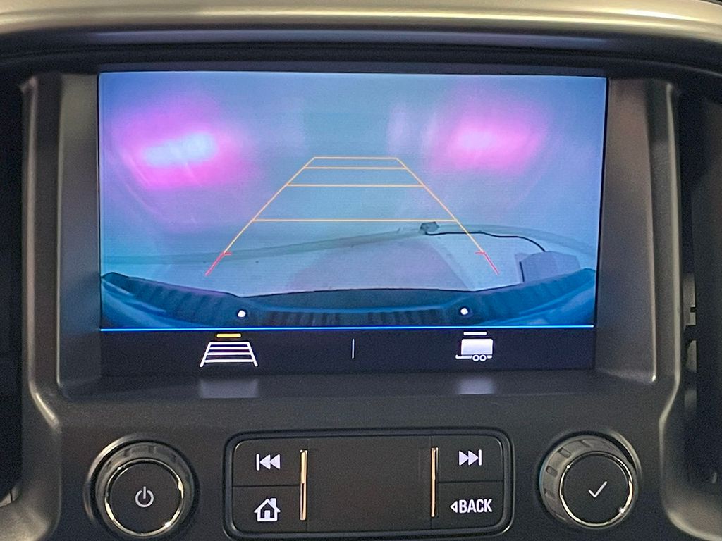 2022 Chevrolet Colorado LT photo 3