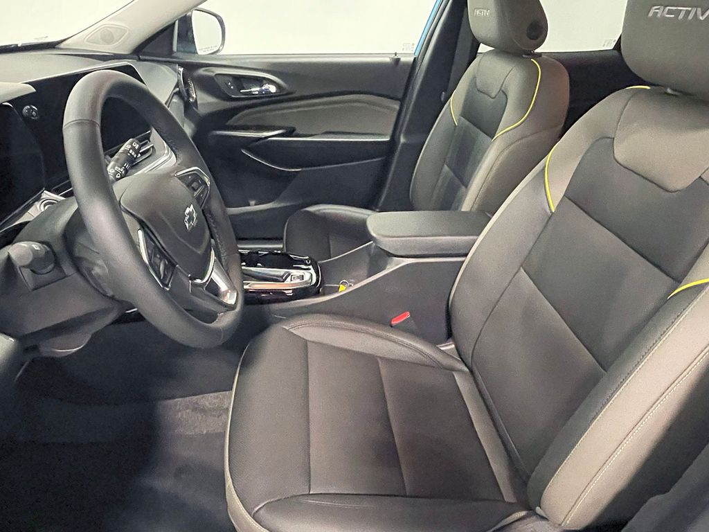 2025 Chevrolet Trax ACTIV photo 2