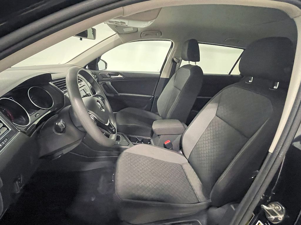 2018 Volkswagen Tiguan S photo 2