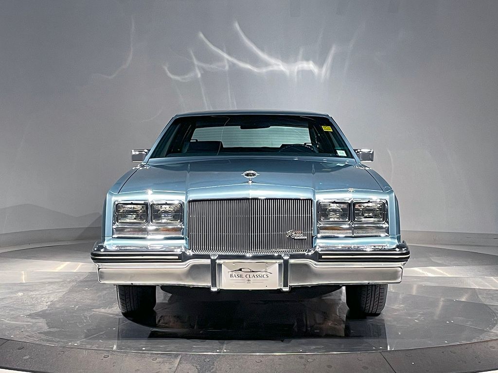 1985 Buick Riviera photo 3