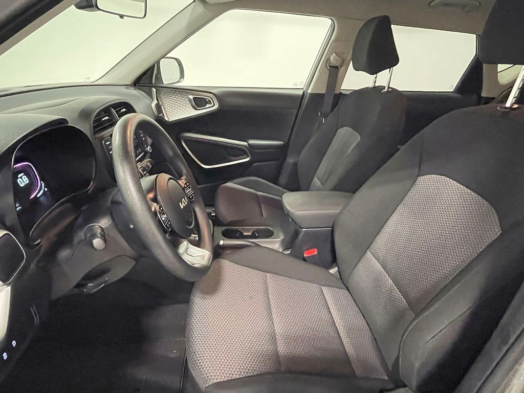 2023 Kia Soul LX photo 2