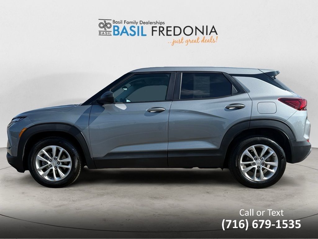 2024 Chevrolet Trailblazer LS photo 2