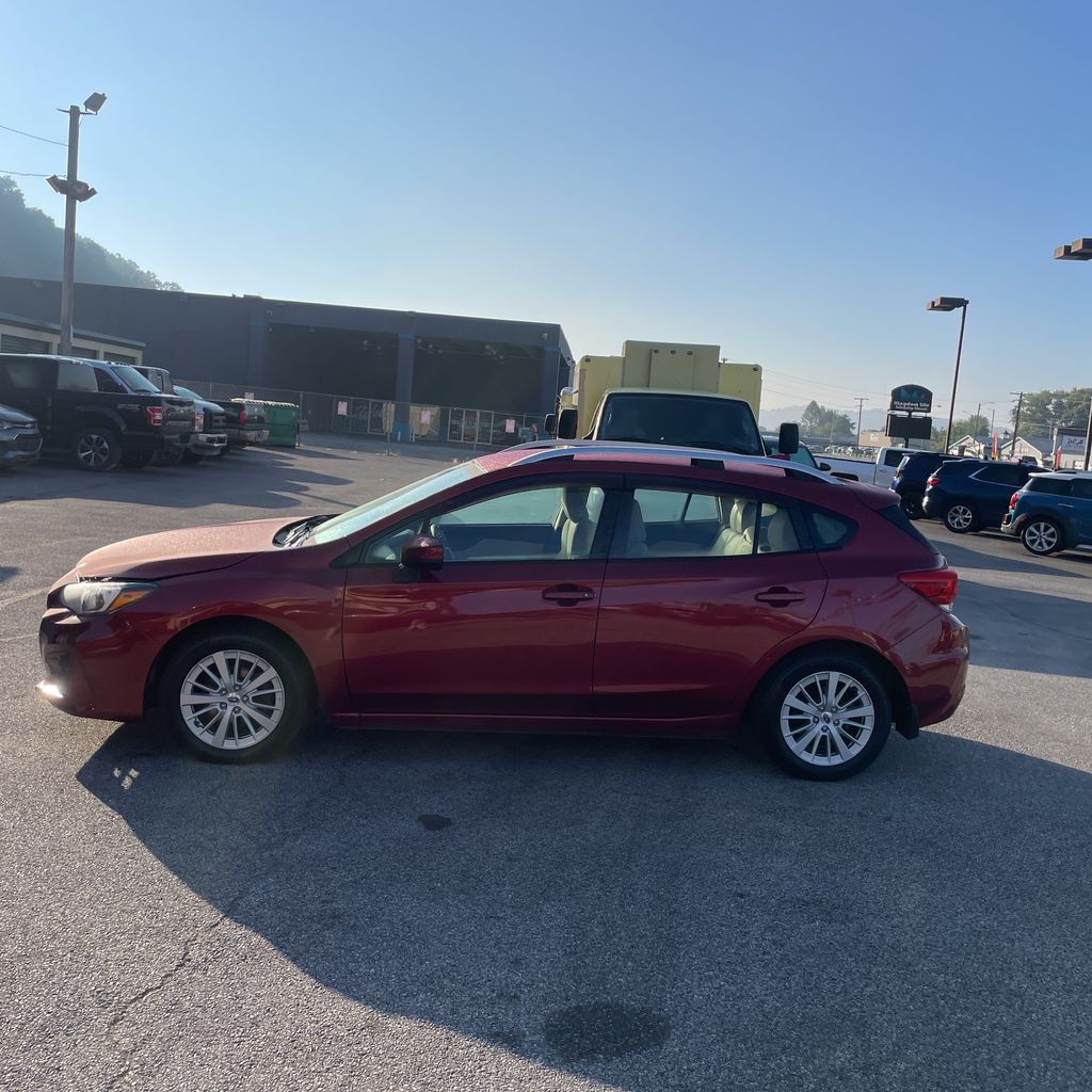 2018 Subaru Impreza 2.0i Premium photo 2