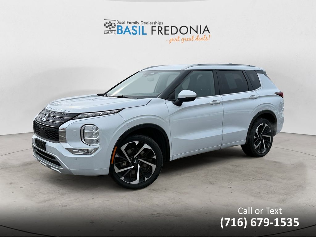 2023 Mitsubishi Outlander SEL's photo