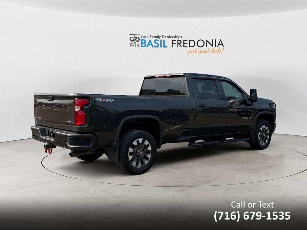 2021 Chevrolet Silverado 2500HD Custom photo 3
