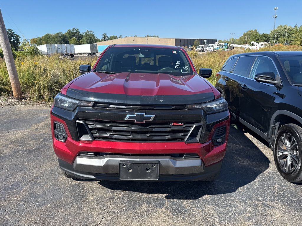2024 Chevrolet Colorado Z71 photo 2