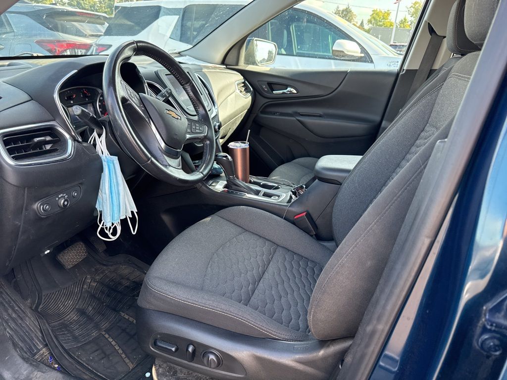 2021 Chevrolet Equinox LT photo 3
