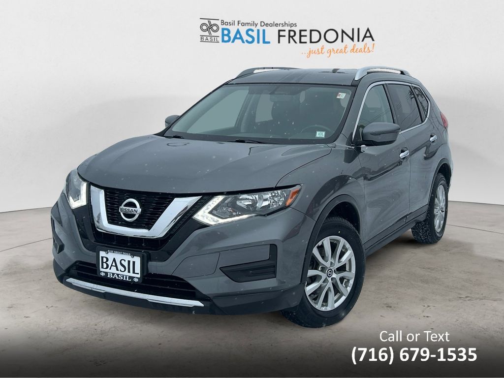 2017 Nissan Rogue SV's photo